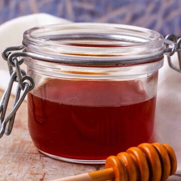 Vegan honey in a mason jar.